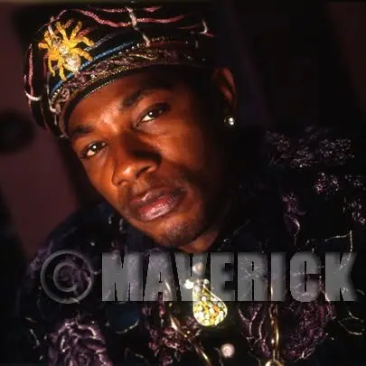 In 1991/1992, Pinchers was an enormous star in Jamaica, and - like many of his peers - was outfitted by the island's top fashion designer Biggy.